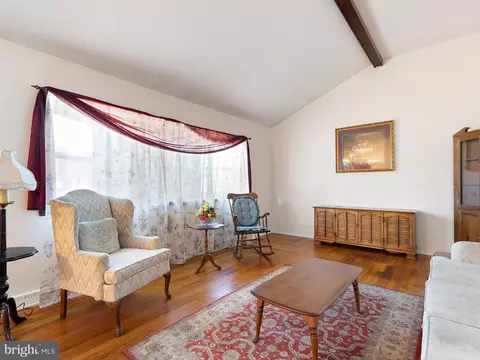 Living - 10 Davies Rd, Newark, DE 19713 photo 1 of 3