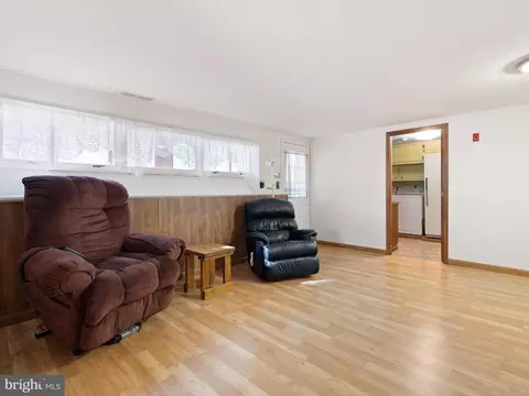 Living - 10 Davies Rd, Newark, DE 19713 photo 3 of 3