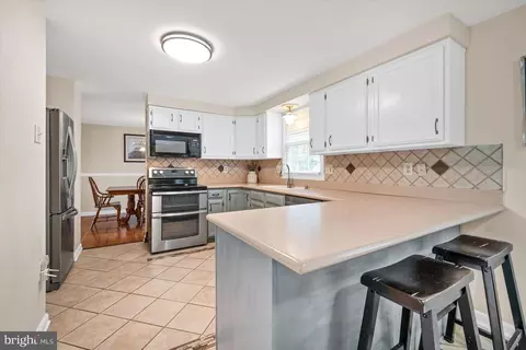 Kitchen - 154 Bartley Dr, Newark, DE 19702 photo 1 of 7