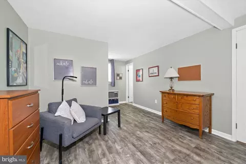 Entry Way - 154 Bartley Dr, Newark, DE 19702 photo 4 of 4
