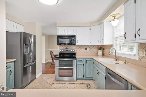 Kitchen - 154 Bartley Dr, Newark, DE 19702 photo 2 of 7