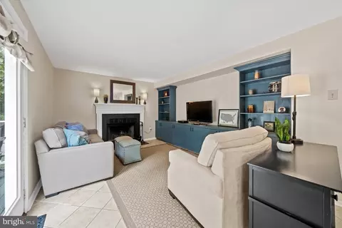 Living - 154 Bartley Dr, Newark, DE 19702 photo 1 of 1