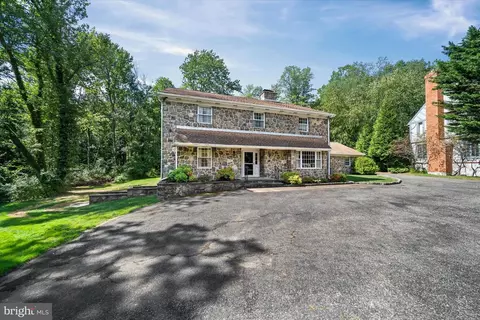 1001 Warwick Ln, Wilmington, DE 19807