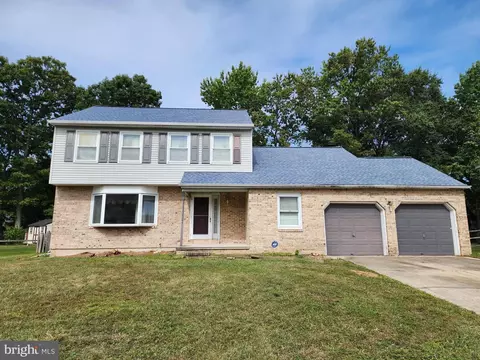 210 W Silver Fox Rd, Newark, DE 19702