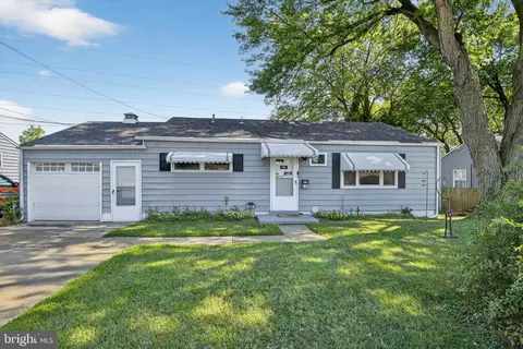 615 Moores Ln, New Castle, DE 19720