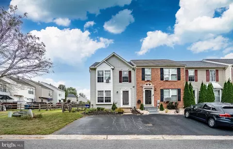 69 E Newtown Pl, Newark, DE 19702