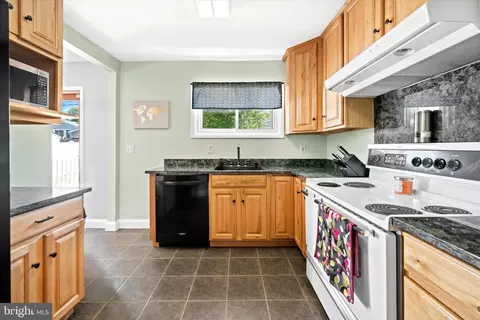 Kitchen - 47 Ruby Dr, Claymont, DE 19703 photo 3 of 3