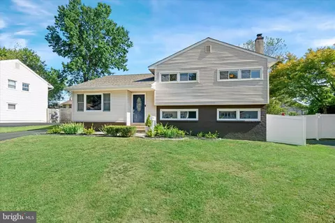 Exterior - 47 Ruby Dr, Claymont, DE 19703 photo 2 of 10