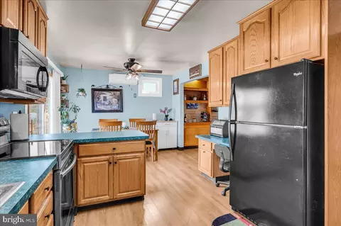 Kitchen - 812 Broadfield Dr, Newark, DE 19713 photo 5 of 5