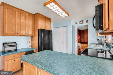 Kitchen - 812 Broadfield Dr, Newark, DE 19713 photo 1 of 5