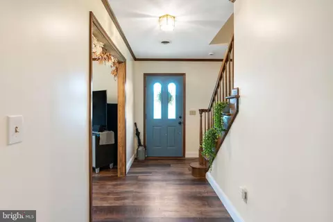 Entry Way - 865 Silver Run Rd, Middletown, DE 19709 photo 2 of 8