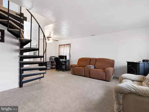 Living - 105 E Skeet Cir, Bear, DE 19701 photo 2 of 2
