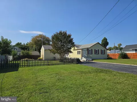 202 Minquadale Blvd, New Castle, DE 19720