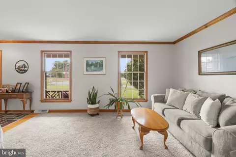 Living - 8 Wortham Ct, Bear, DE 19701 photo 2 of 4