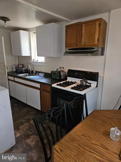 Kitchen - 101 E Thirty Fifth St, Wilmington, DE 19802 photo 1 of 4
