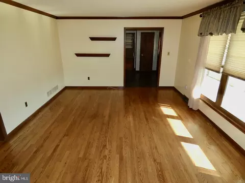 Living - 16 Carol Ann Ct, Bear, DE 19701 photo 3 of 16