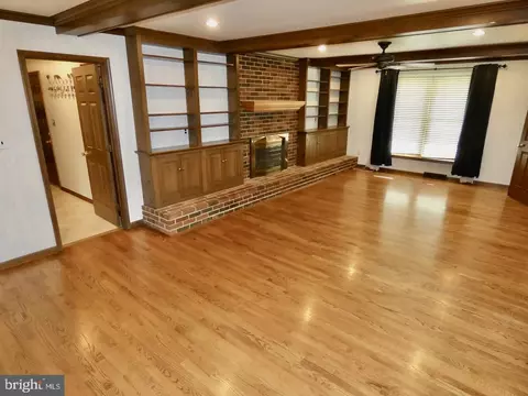Living - 16 Carol Ann Ct, Bear, DE 19701 photo 12 of 16