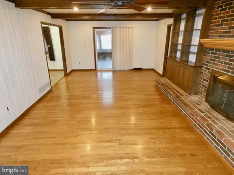 Living - 16 Carol Ann Ct, Bear, DE 19701 photo 9 of 16