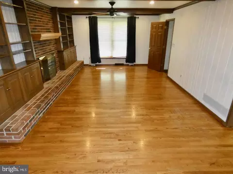 Living - 16 Carol Ann Ct, Bear, DE 19701 photo 11 of 16