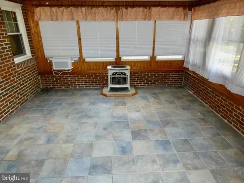 Exterior - 16 Carol Ann Ct, Bear, DE 19701 photo 4 of 15