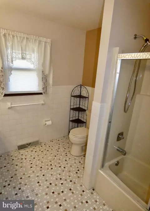 Bath - 16 Carol Ann Ct, Bear, DE 19701 photo 4 of 5