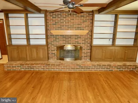 Living - 16 Carol Ann Ct, Bear, DE 19701 photo 13 of 16