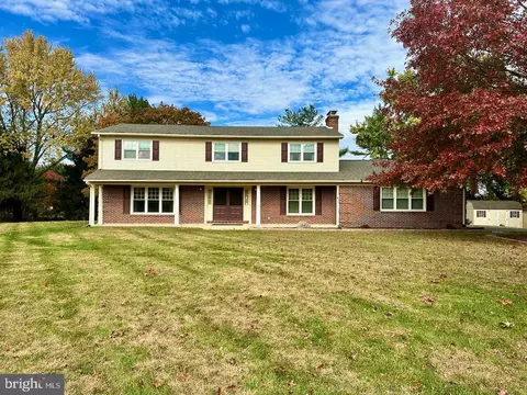 16 Carol Ann Ct, Bear, DE 19701