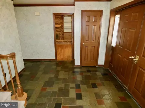 Entry Way - 16 Carol Ann Ct, Bear, DE 19701 photo 4 of 7