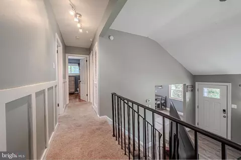 Entry Way - 607 Ilse Dr, Newark, DE 19713 photo 7 of 8