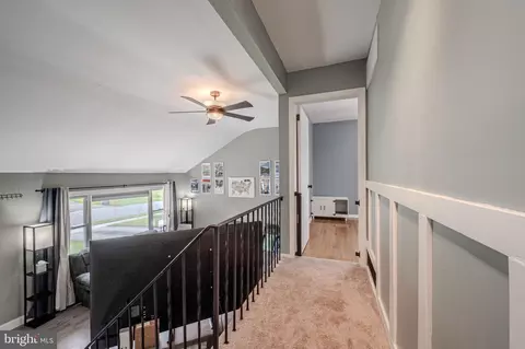 Entry Way - 607 Ilse Dr, Newark, DE 19713 photo 5 of 8