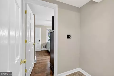 Entry Way - 2 E Delaware Ave, Wilmington, DE 19809 photo 10 of 11
