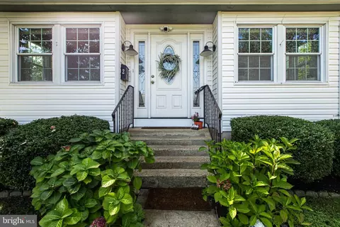 Entry Way - 2 E Delaware Ave, Wilmington, DE 19809 photo 2 of 11