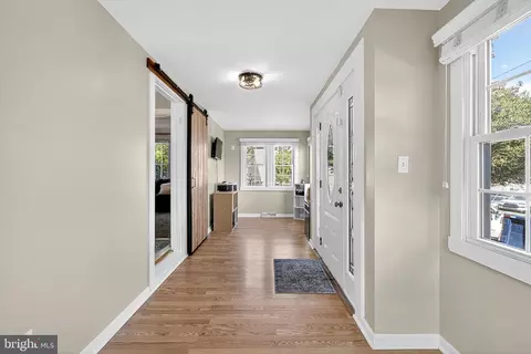 Entry Way - 2 E Delaware Ave, Wilmington, DE 19809 photo 4 of 11