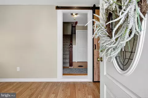 Entry Way - 2 E Delaware Ave, Wilmington, DE 19809 photo 3 of 11