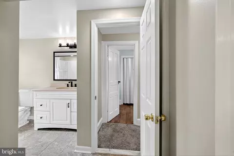 Entry Way - 2 E Delaware Ave, Wilmington, DE 19809 photo 11 of 11