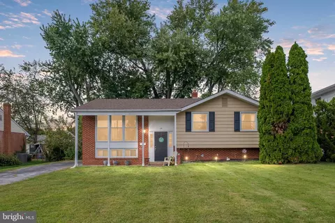 134 Meadowood Dr, Newark, DE 19711