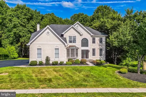 19 Harvest Ln, Hockessin, DE 19707