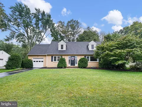 2402 Lanside Dr, Wilmington, DE 19810