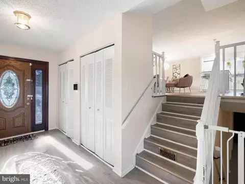 Entry Way - 74 Valley Forge Rd, New Castle, DE 19720 photo 2 of 2
