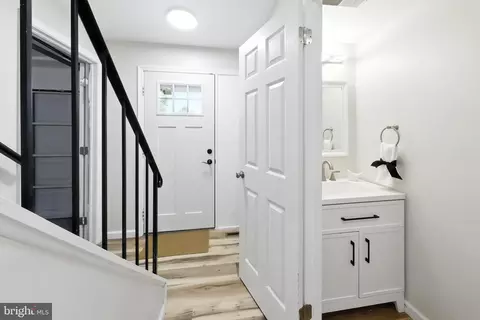 Entry Way - 170 Channing Dr, Bear, DE 19701 photo 6 of 10