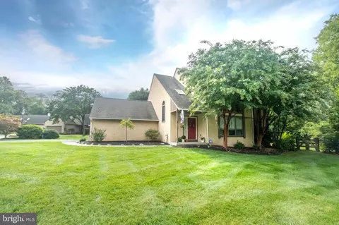 2 Whitehaven Ct, Newark, DE 19711