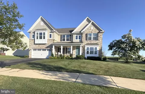 Exterior - 8 Melissa Dr, Middletown, DE 19709 photo 2 of 11