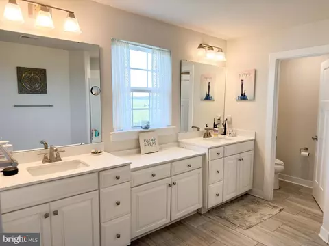 Bath - 8 Melissa Dr, Middletown, DE 19709 photo 2 of 6