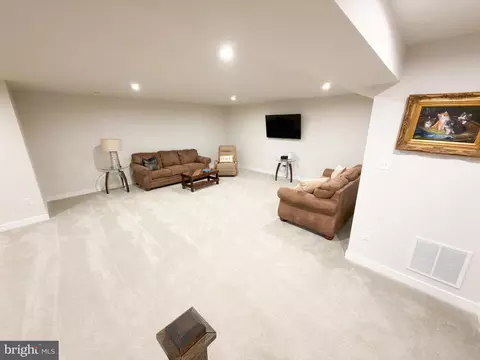 Living - 8 Melissa Dr, Middletown, DE 19709 photo 3 of 4