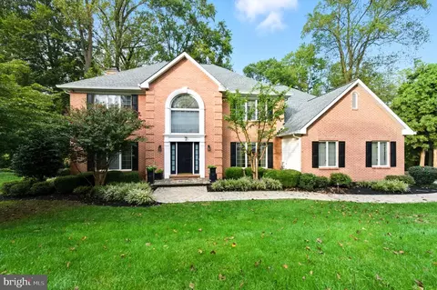 14 Stonebridge Dr, Hockessin, DE 19707