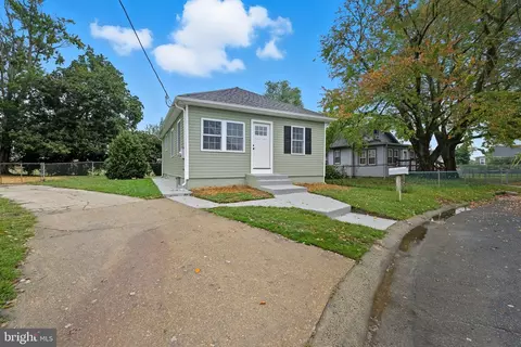 923 Hazeldell Ave, New Castle, DE 19720