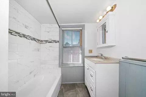 Bath - 111 E Second St, New Castle, DE 19720 photo 3 of 3