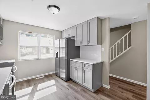 Entry Way - 30 Bradley Dr, Newark, DE 19702 photo 5 of 10
