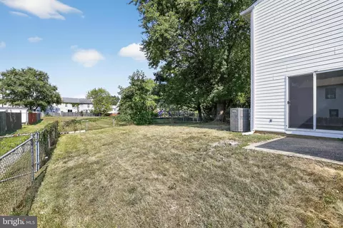 Exterior - 30 Bradley Dr, Newark, DE 19702 photo 5 of 6