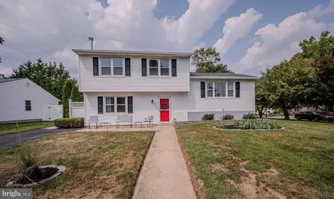 105 Melodic Dr, Newark, DE 19713